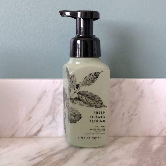 Bath & Body Works Other - NEW BBW “FRESH FLOWER PICKING” foaming hand soap